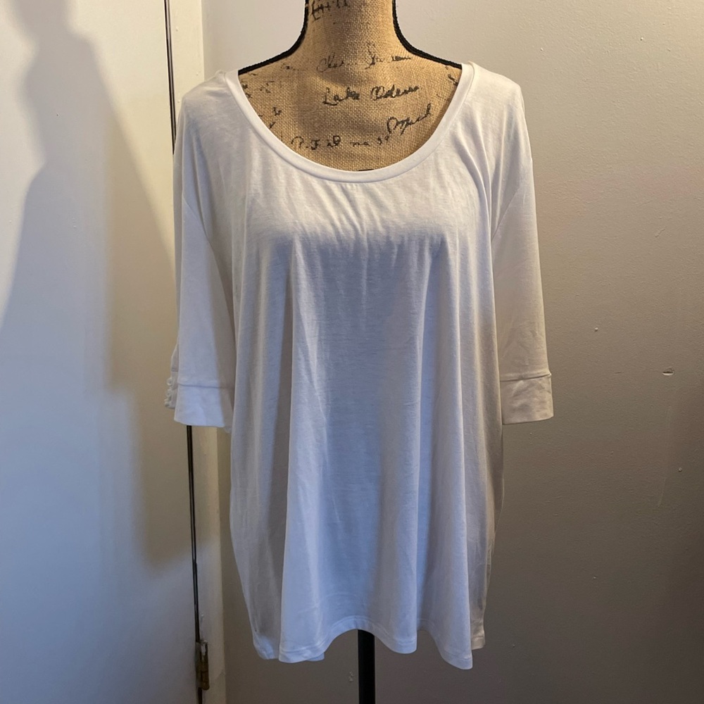 NWT Women’s Classic White Scoop Neck Top